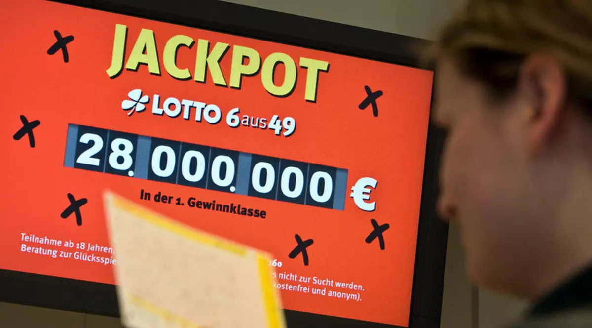 O femeie din Germania a ținut în poșetă fără să știe un bilet la loto de 33 milioane de euro. „Încă mă ia amețeala”