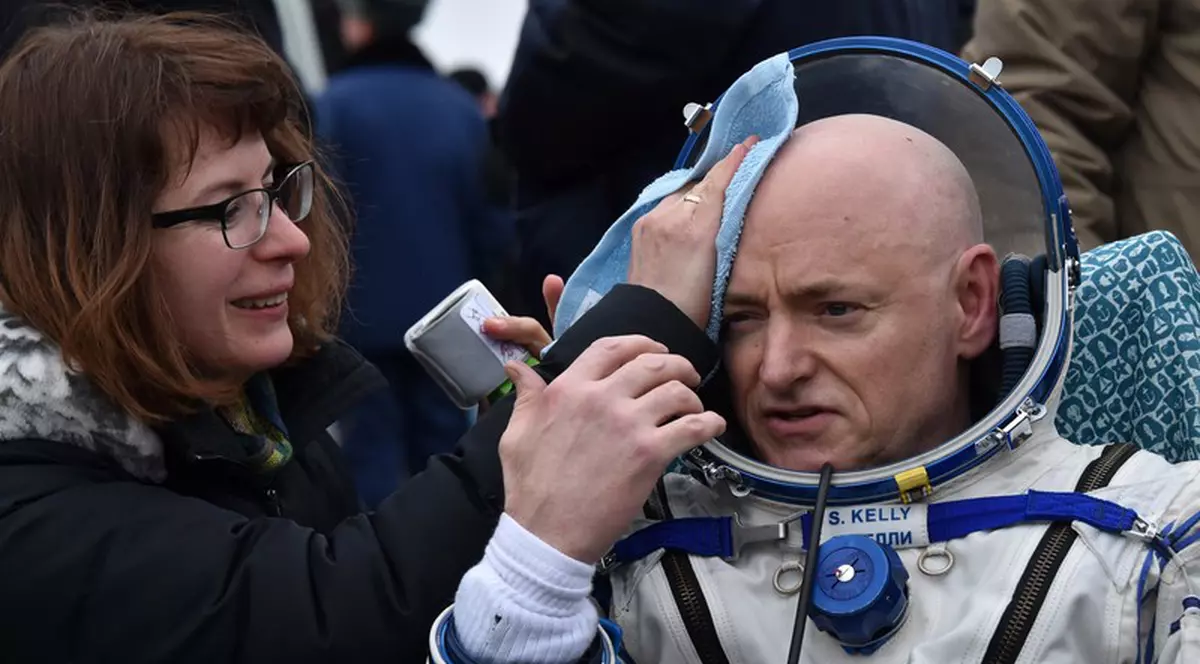 „Ce am învățat în spațiu privind Pământul la diferență de 17 ani”. Lecția de viață a unui celebru astronaut american