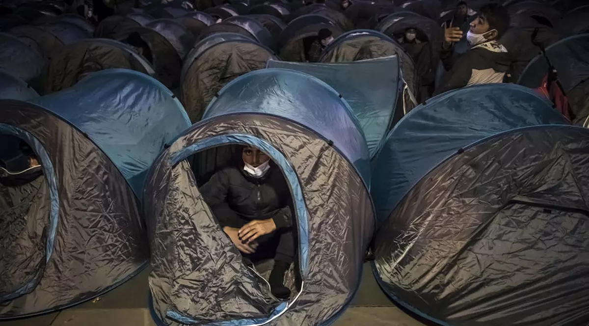 „Pentru 15.000 de euro ajungeţi în UE şi stați în cort”. Cum încearcă Lituania să descurajeze migranții