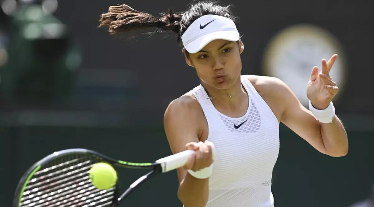 Cine e Emma Răducanu, senzaţia de la Wimbledon: „Vin în fiecare an s-o vizitez pe mamaia, la București”