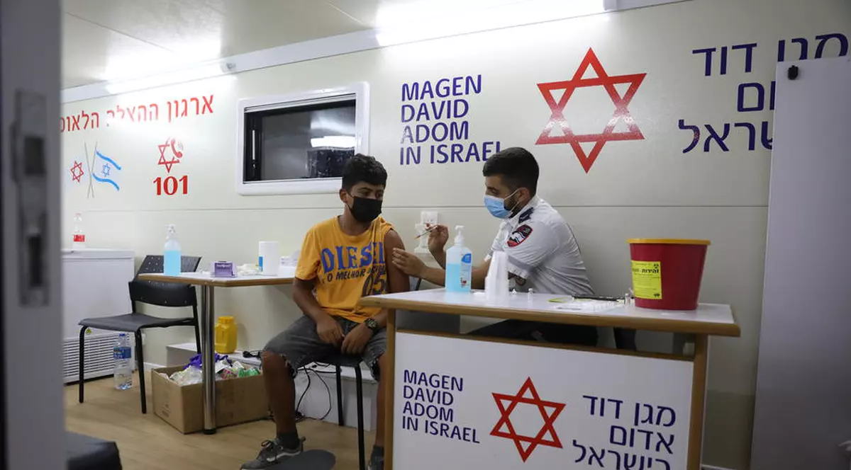 Israel a înregistrat peste 1.000 de cazuri noi de COVID, într-o zi, după răspândirea variantei Delta