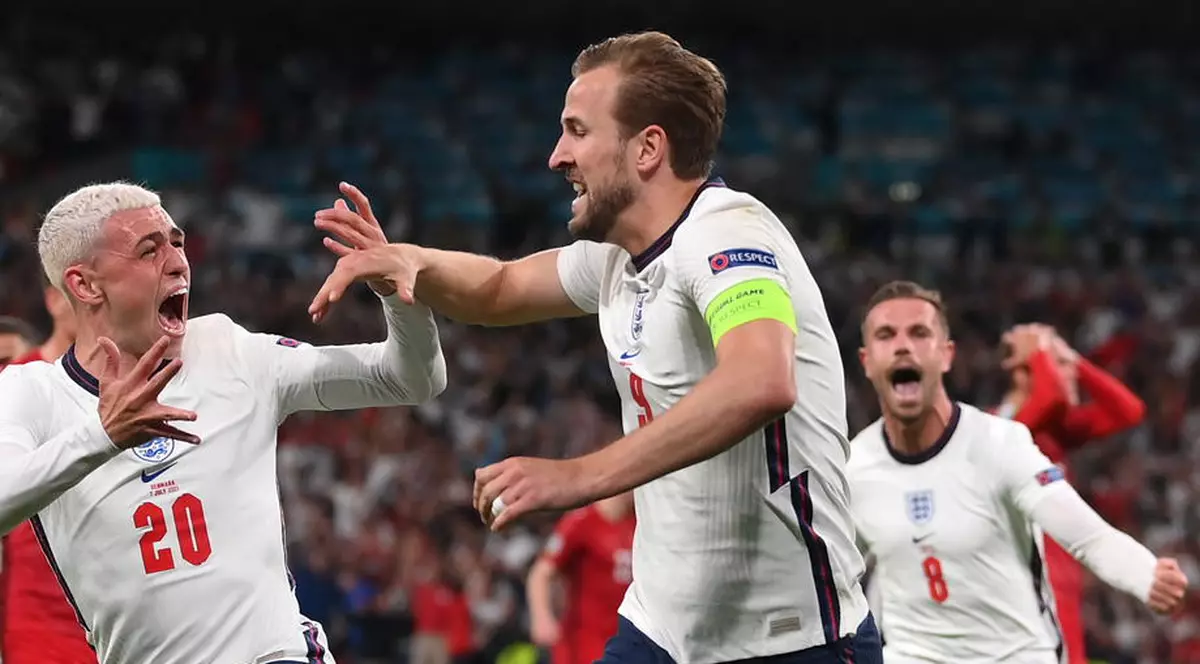Anglia va juca finala Euro 2020 cu Italia, după ce a învins Danemarca în prelungiri