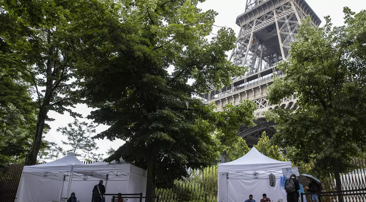 Salariații din Franța ar putea fi concediați dacă nu prezintă un permis sanitar de COVID-19