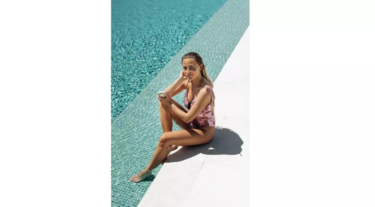 Reîmprospătează-ți zilele fierbinți de vară, oferindu-ți 2 minute de tratament intens cu dispozitivul facial UFO 2 - și bucură-te de cadourile FOREO