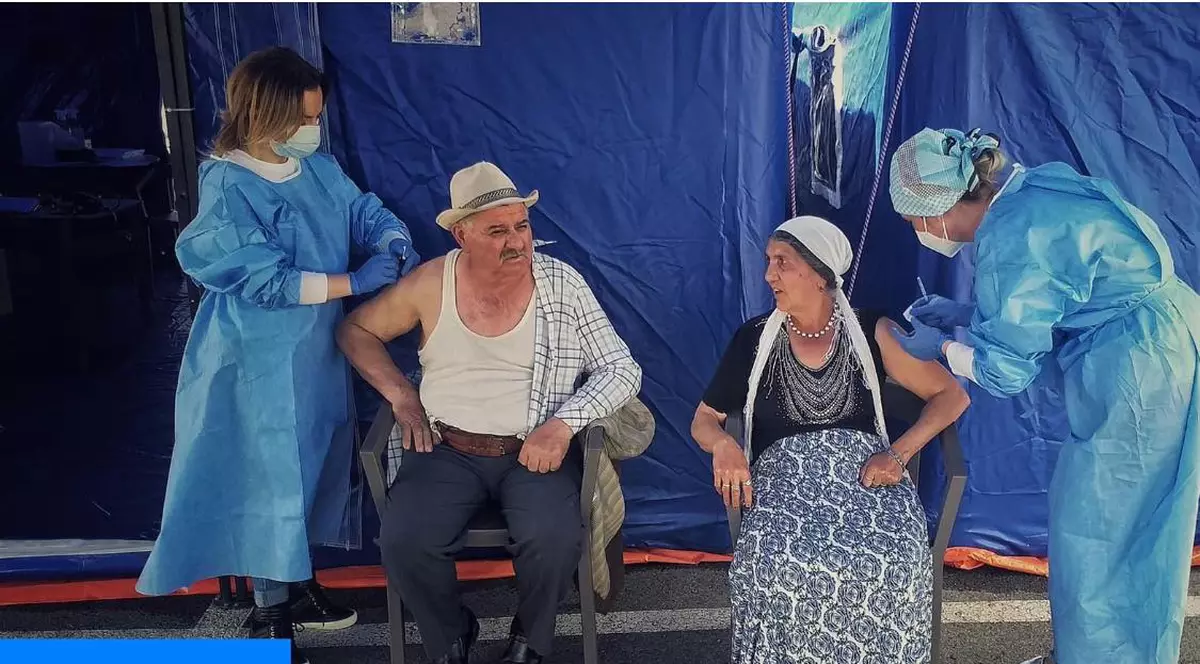 De ce nu funcționează mesajele pro vaccin cu „bulibași” și maneliști în comunitățile marginalizate?