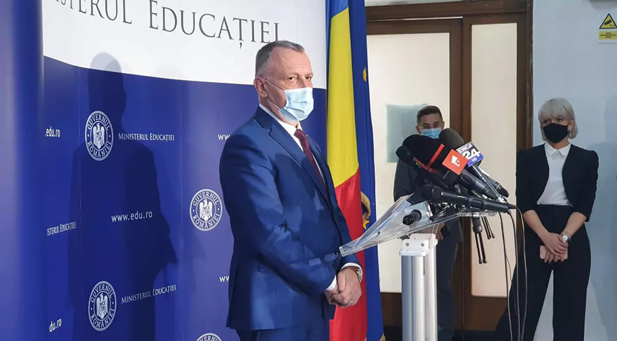 Ministrul Educației Sorin Cîmpeanu, în onferință la minister