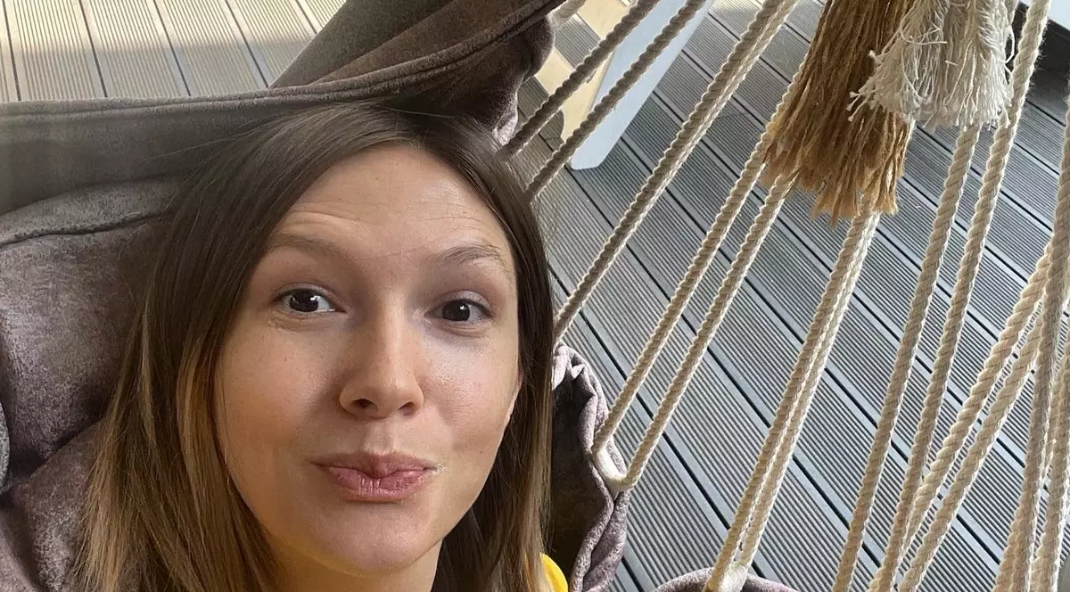 Adela Popescu, vizită surpriză din partea unei bune prietene, la câteva zile după ce a născut. Ce făcea Radu Vâlcan în acest timp