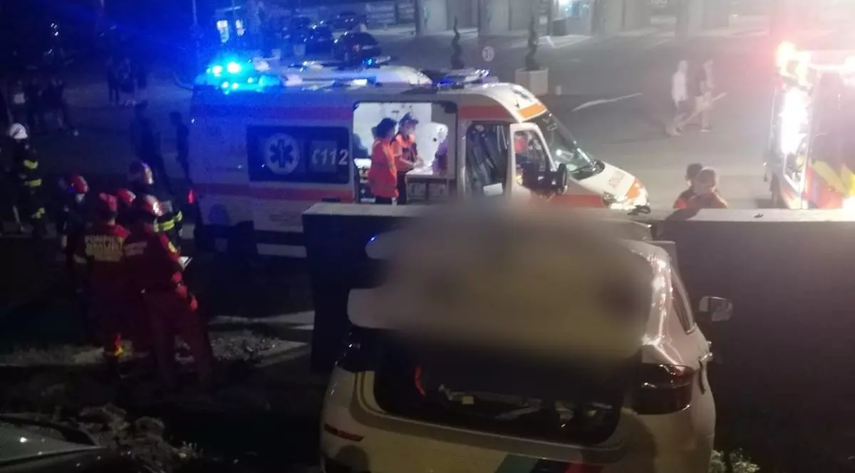 Șofer urmărit de polițiștii vâlceni pe motiv că are un pistol în mașină, mort în accident. Pistolul era o brichetă