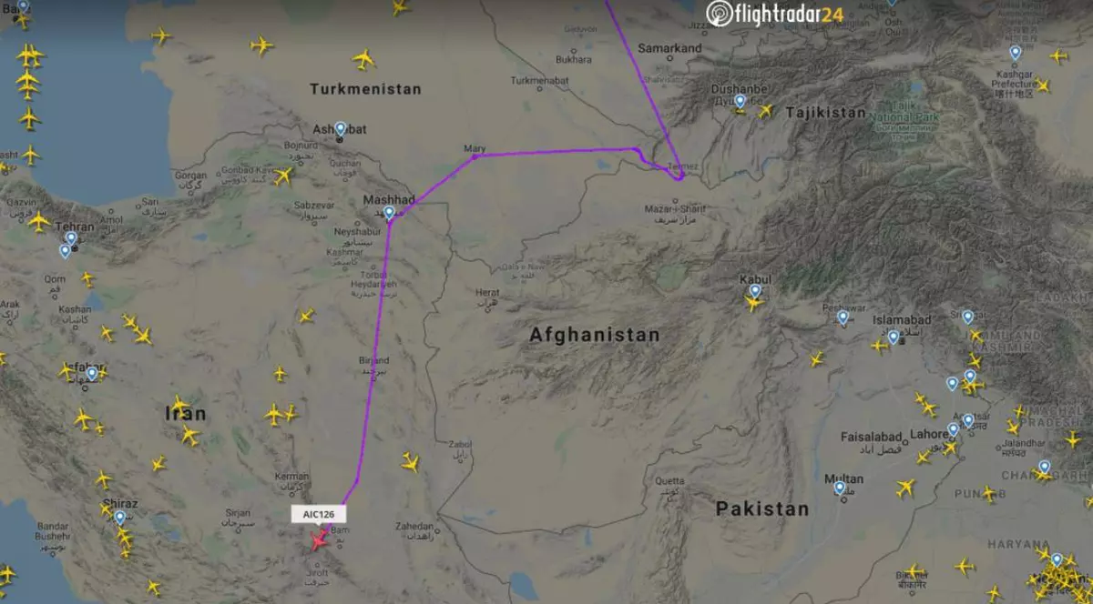 Avioanele civile ocolesc de acum Afganistanul. Un avion decolat din Dubai s-a întors, fără să aterizeze, după ce a ajuns deasupra Kabulului