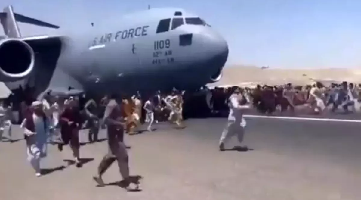 VIDEO Șocant: Rămășițe umane găsite pe trenul de aterizare al unui avion care a decolat de la Kabul