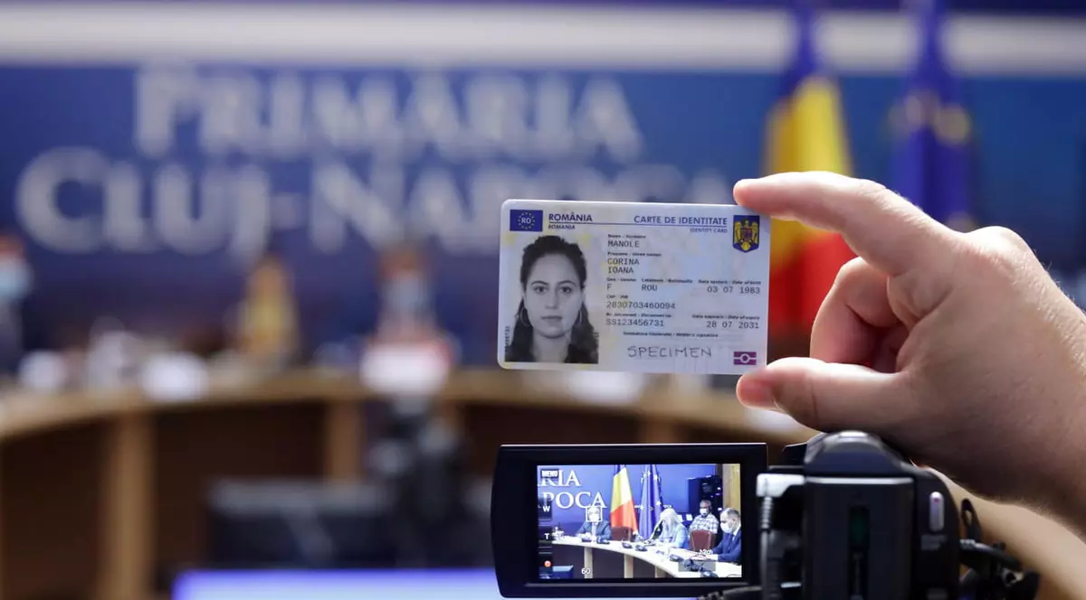 Buletinul electronic a fost lansat astăzi la Cluj. Cum arată noile cărți de identitate