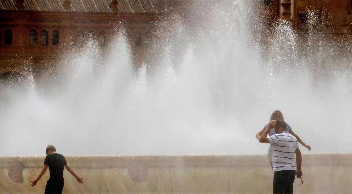 Atenționare de călătorie pentru Spania. Coduri galben și portocaliu de caniculă, ploi torențiale și vijelii