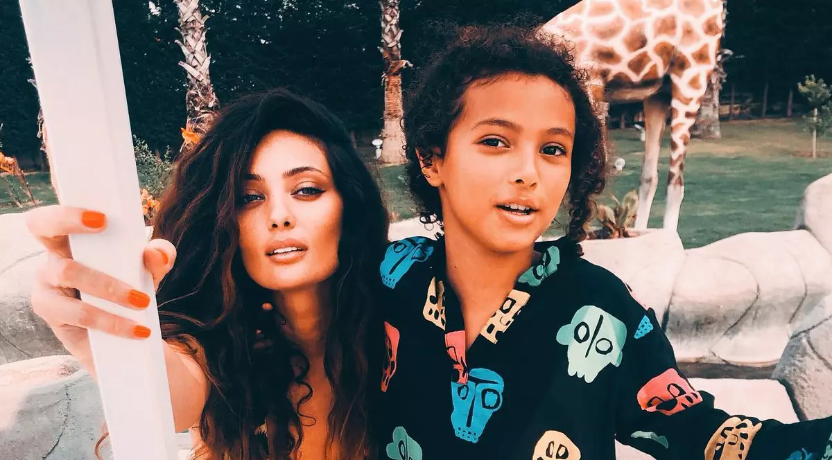 Claudia Pavel, proiect nou în parteneriat cu Ministerul Culturii. Cântăreața l-a implicat și pe fiul ei