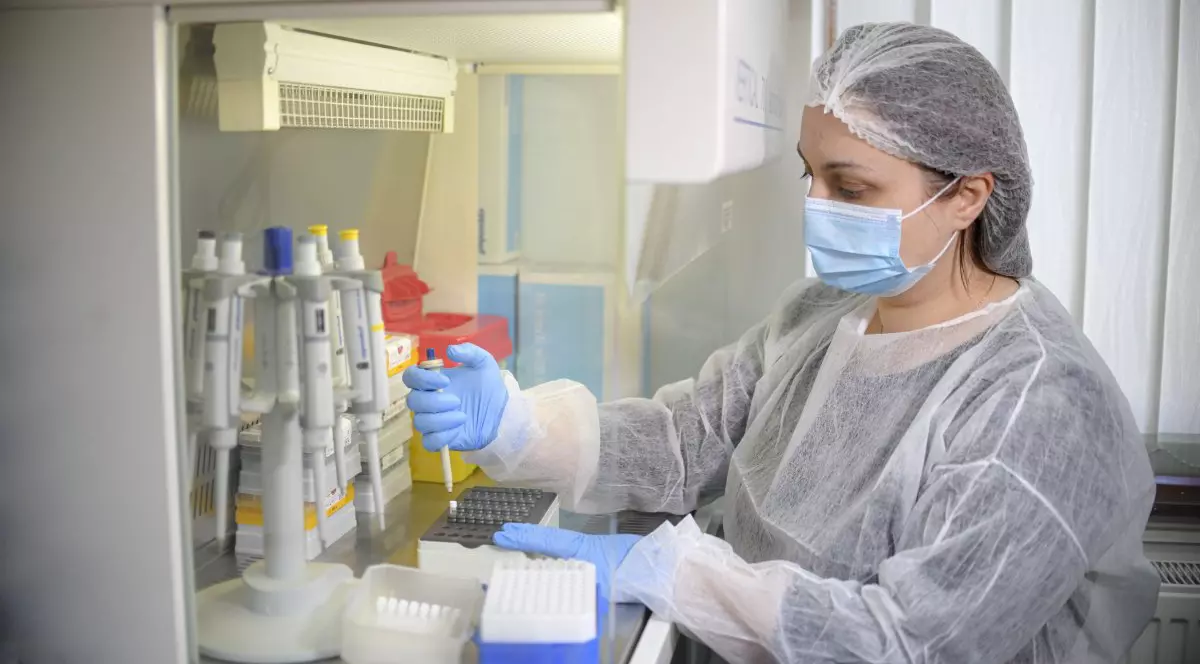 România se apropie de 1.000 de cazuri de COVID pe zi. Crește numărul deceselor și al pacienților internați la ATI