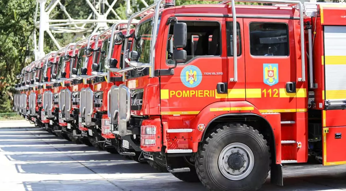 Cei 142 de pompieri români plecați să ajute la stingerea incendiilor au ajuns în Grecia