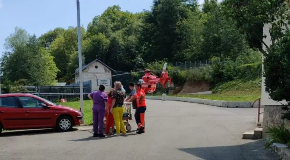 Fetiță de 13 ani, în comă, după un grav accident de motocicletă produs de tatăl ei băut, în Prahova