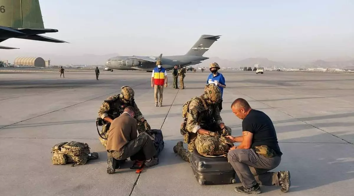 Un alt român din Afganistan a cerut repatrierea, în timp ce 17 români nu vor încă să fie evacuați, anunță ministrul Aurescu
