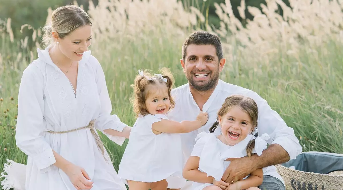 Fiica cea mică a Laurei Cosoi a împlinit un an. Nașii i-au tăiat Verei moțul: „Am păstrat tradiția”