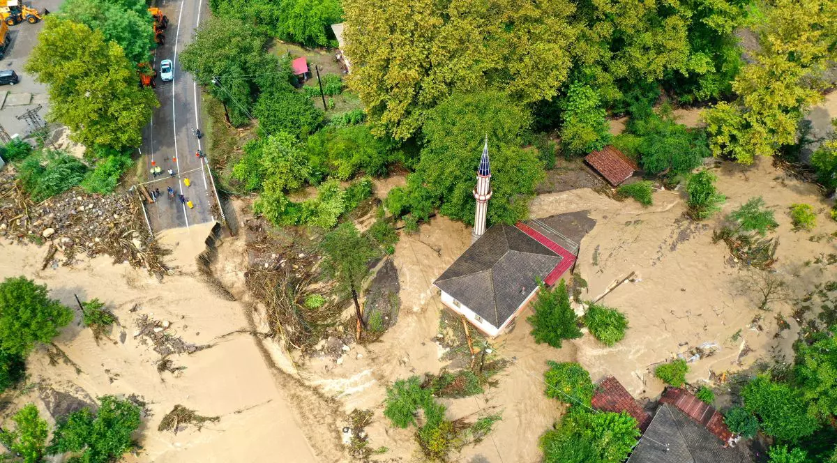 După incendiile violente, Turcia este afectată de inundații. Cel puțin 11 persoane au murit