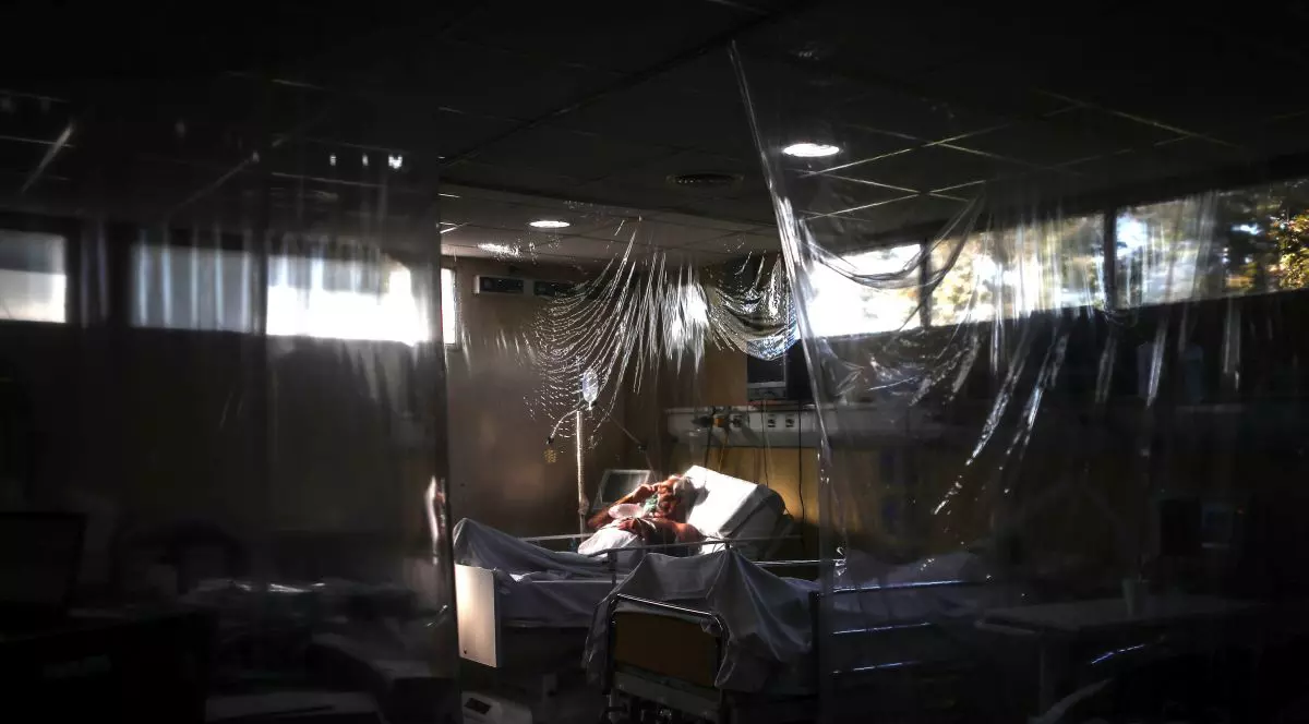 Lovit de uragan în plin val COVID. Statul american unde spitalele au rămas fără curent, iar medicii ventilează mecanic bolnavii