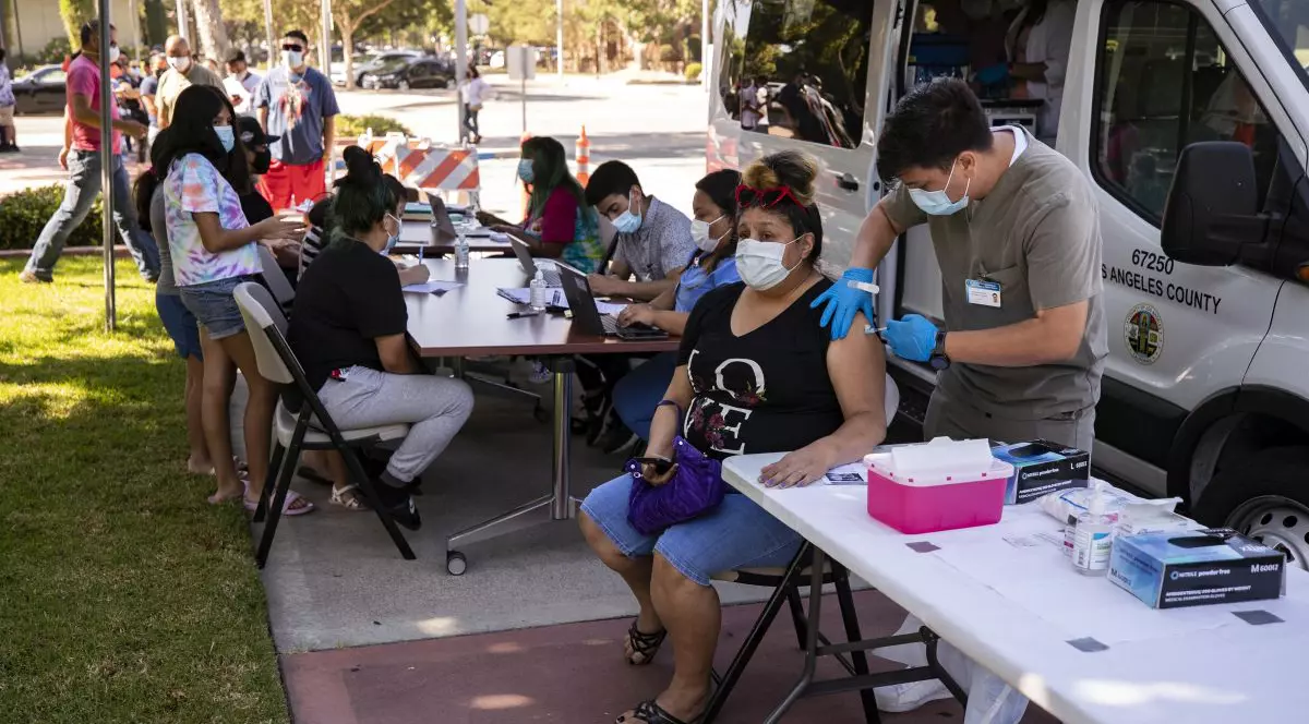 Este oferirea de bani pentru imunizare o soluție pentru a crește acoperirea vaccinală? Ce spune experiența americanilor