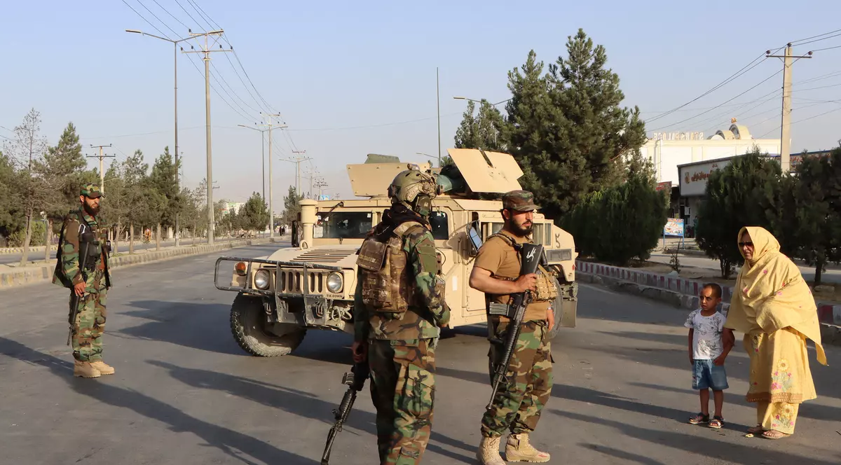 Cum arată viețile multor afgani rămași în Kabulul controlat de talibani: „Toată lumea vrea să devină invizibilă”