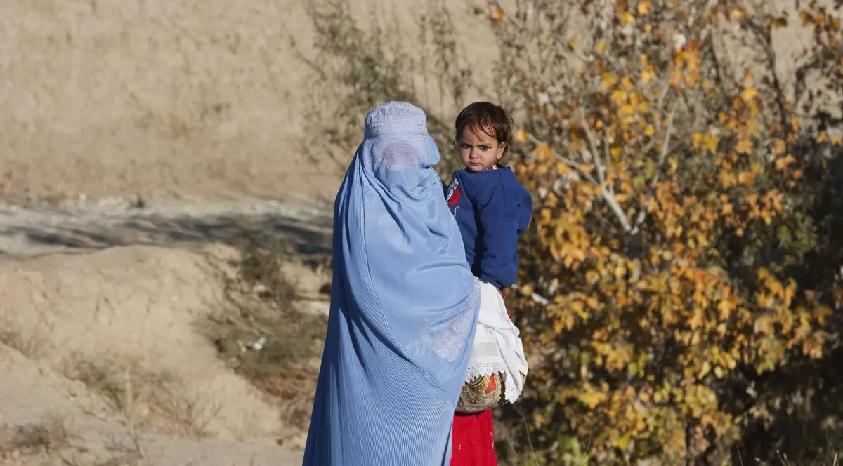 Purtătorul de cuvânt al talibanilor: Vălul, obligatoriu, dar nu şi burqa