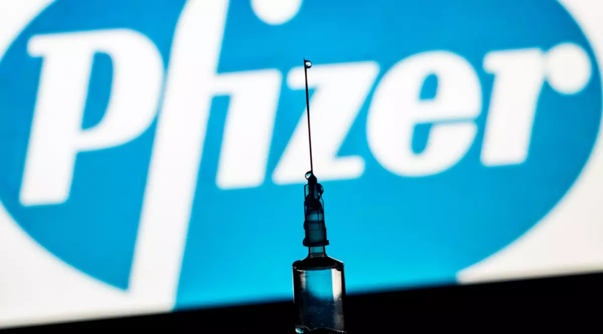 Pfizer și Moderna au mărit prețul la vaccin. Ce să le mai spui antivaxerilor?