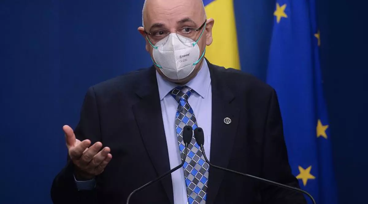 Raed Arafat: Sunt persoane care îndrăznesc să prezinte documente false la intrarea în țară. Ce s-a descoperit în cazul a 30 de pasageri care au călătorit cu același avion
