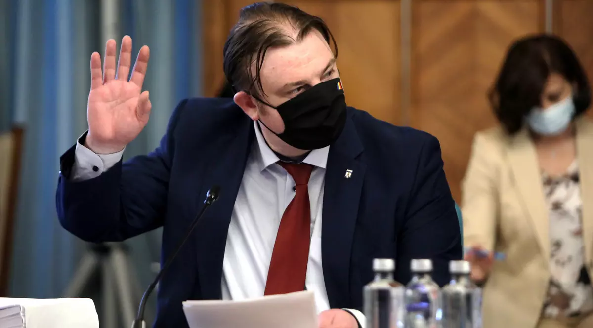 De la băiatul lui tata la mâna dreaptă a premierului Cîțu. Ce ne dezvăluie traseul academic al secretarului general al Guvernului