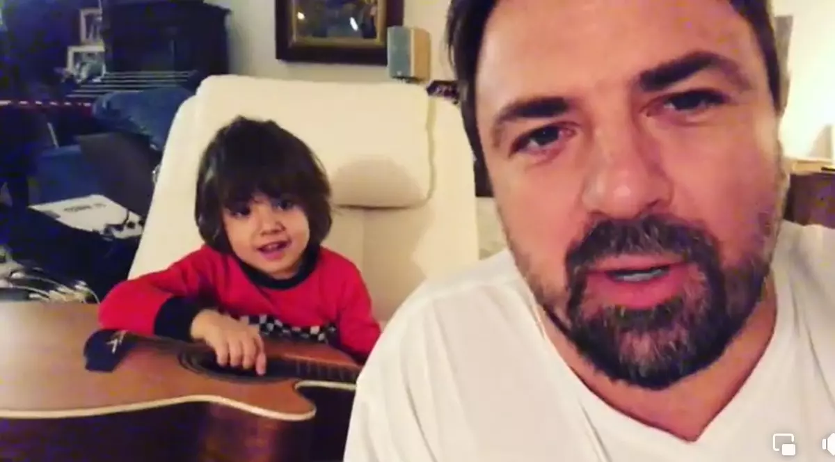 Fotografii rare cu băiețelul adoptat de Horia Brenciu. Cum a fost pozat Toma, în Gara de Nord