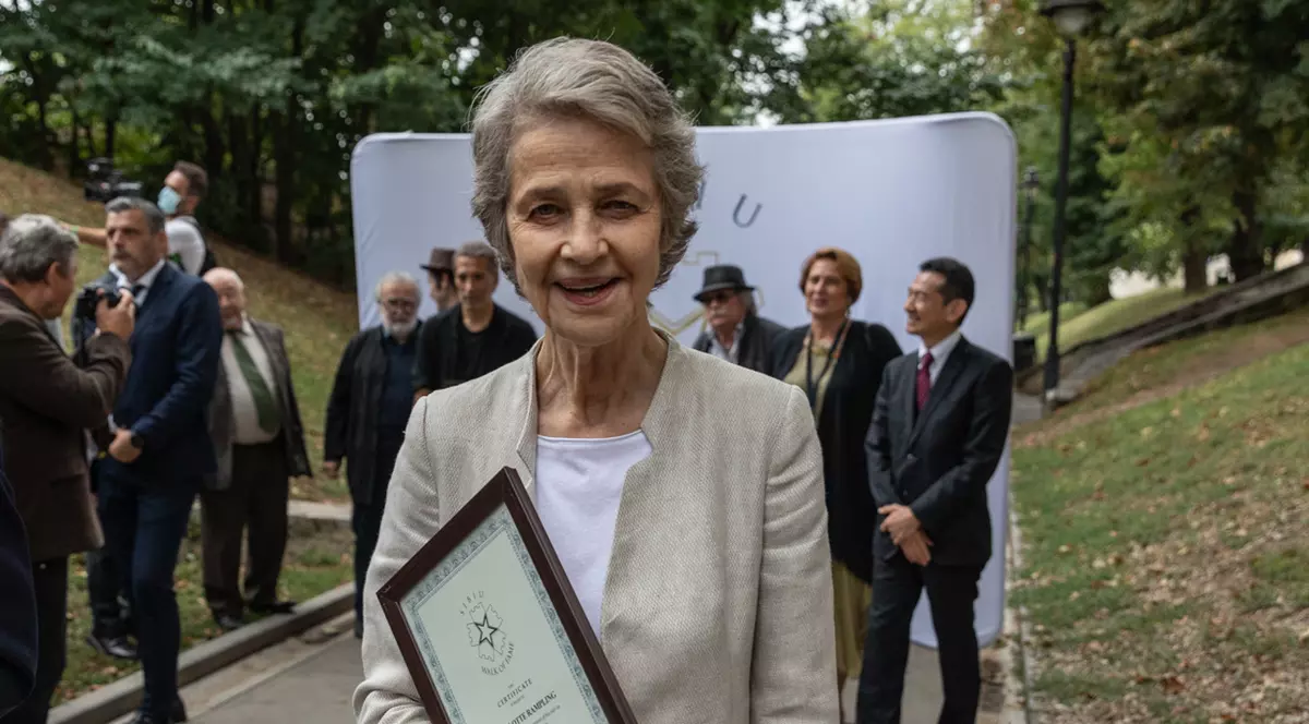 Charlotte Rampling a primit o stea pe Aleea Celebrităților din Sibiu. Cum a reacționat celebra actriță britanică