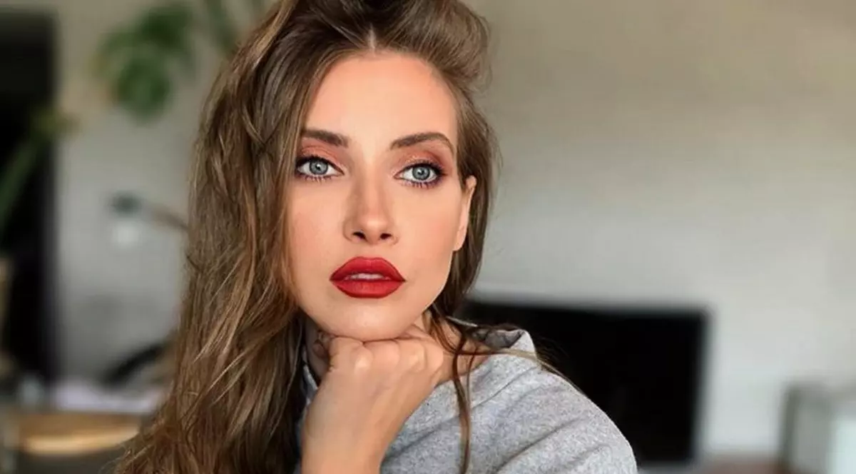 Iulia Albu, despre situațiile dificile în care s-a aflat. „Eu mi-am pierdut aproape jumătate de păr din cauza unor probleme”