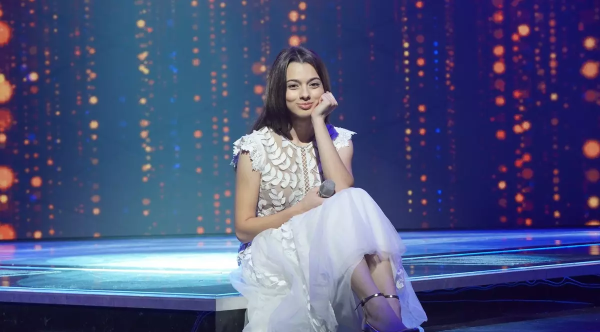 Laura Bretan a primit Discul de Aur pentru primul album. La 19 ani, tânăra soprană va cânta cu José Carreras