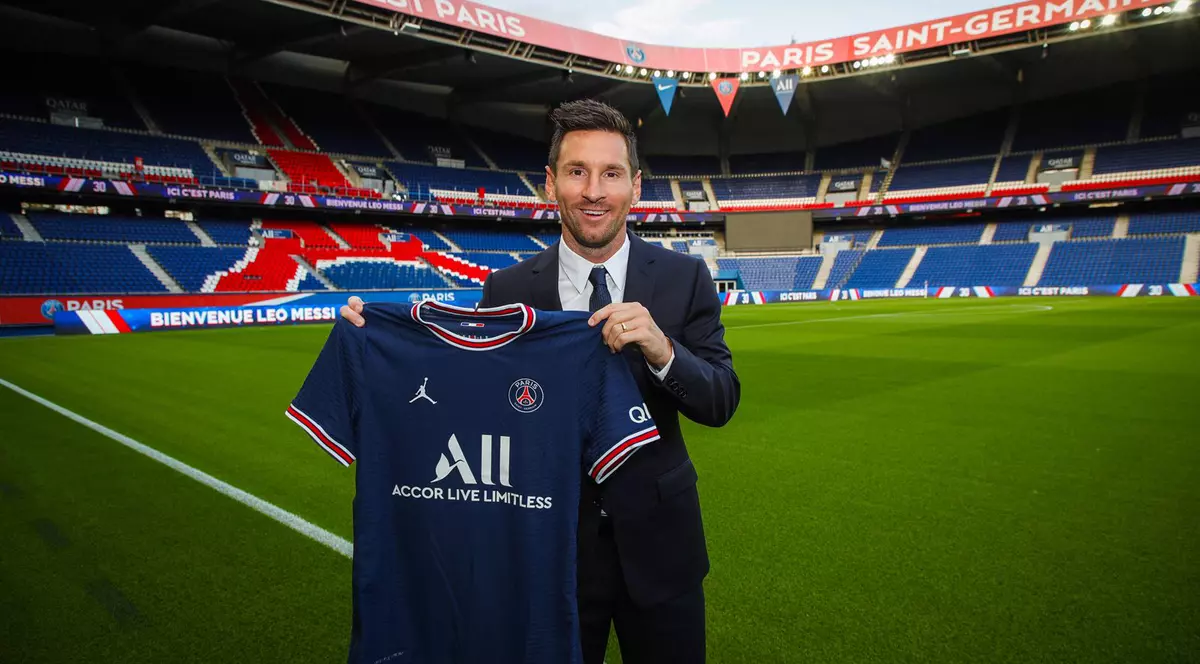 Messi a semnat contractul cu PSG. Primele poze în tricoul parizienilor. Ce număr va purta