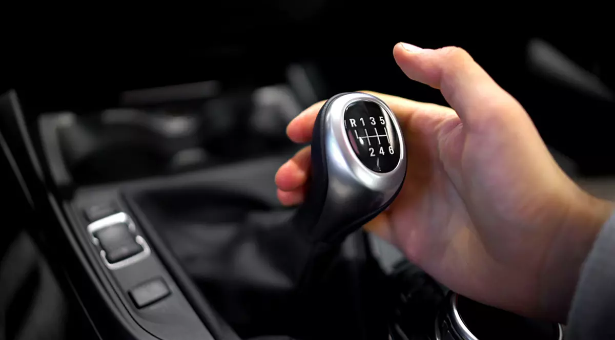 Top 10 simptome care anunță defecțiuni la cutia de viteze manuală