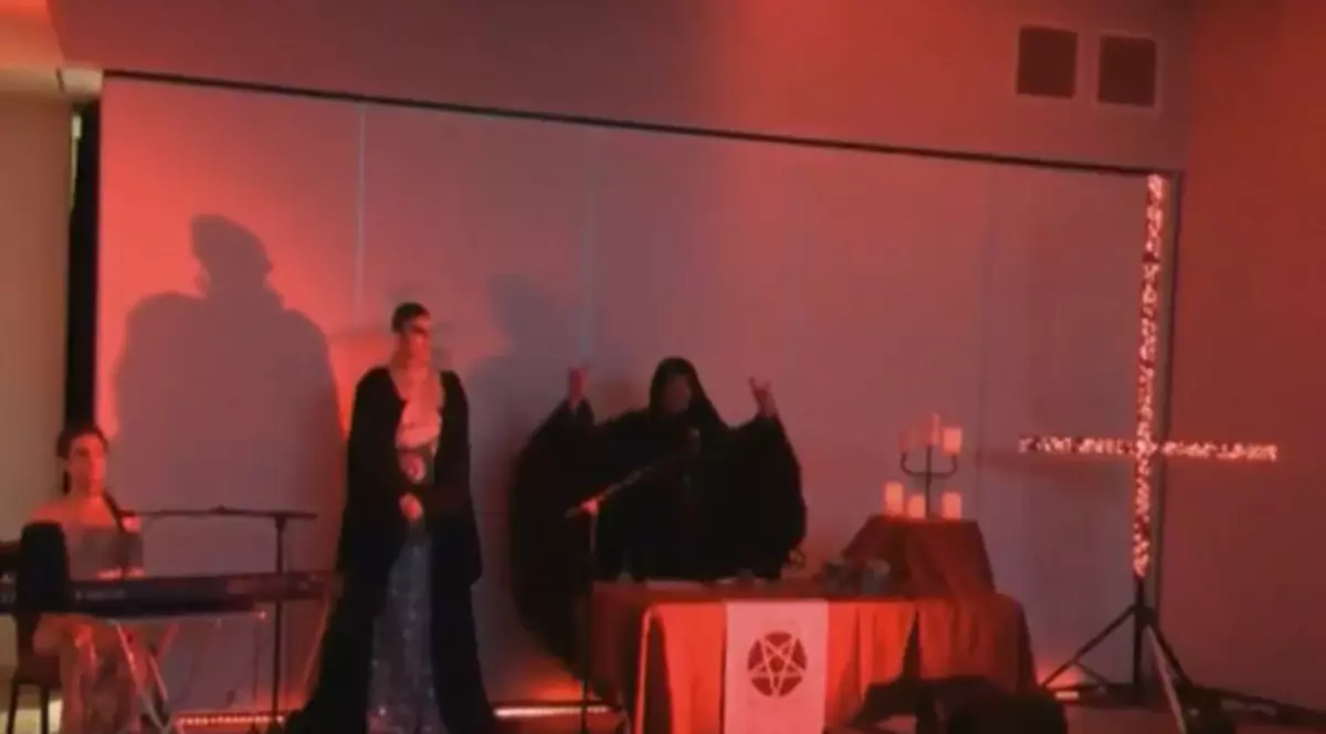 „Hail, Satan”. Televiziunea de stat din Australia a difuzat imagini cu un ritual satanist în timpul știrilor