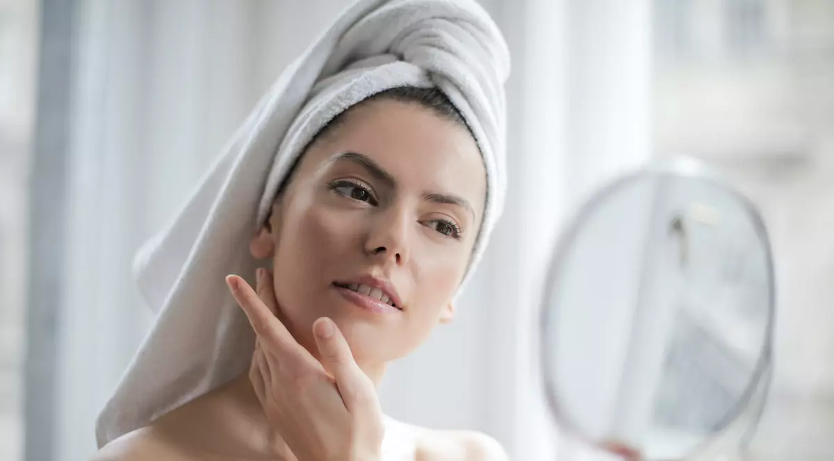 Tinerețe fără bătrânețe: ce poți face pentru ca tenul tău să își păstreze fermitatea și frumusețea