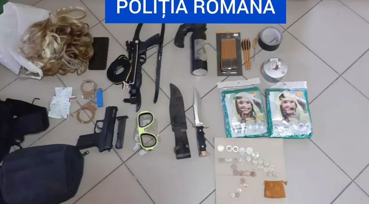 Bărbat din Dolj, reţinut după ce a ameninţat cu un pistol clienţii unui bar. Ce au găsit polițiștii asupra lui
