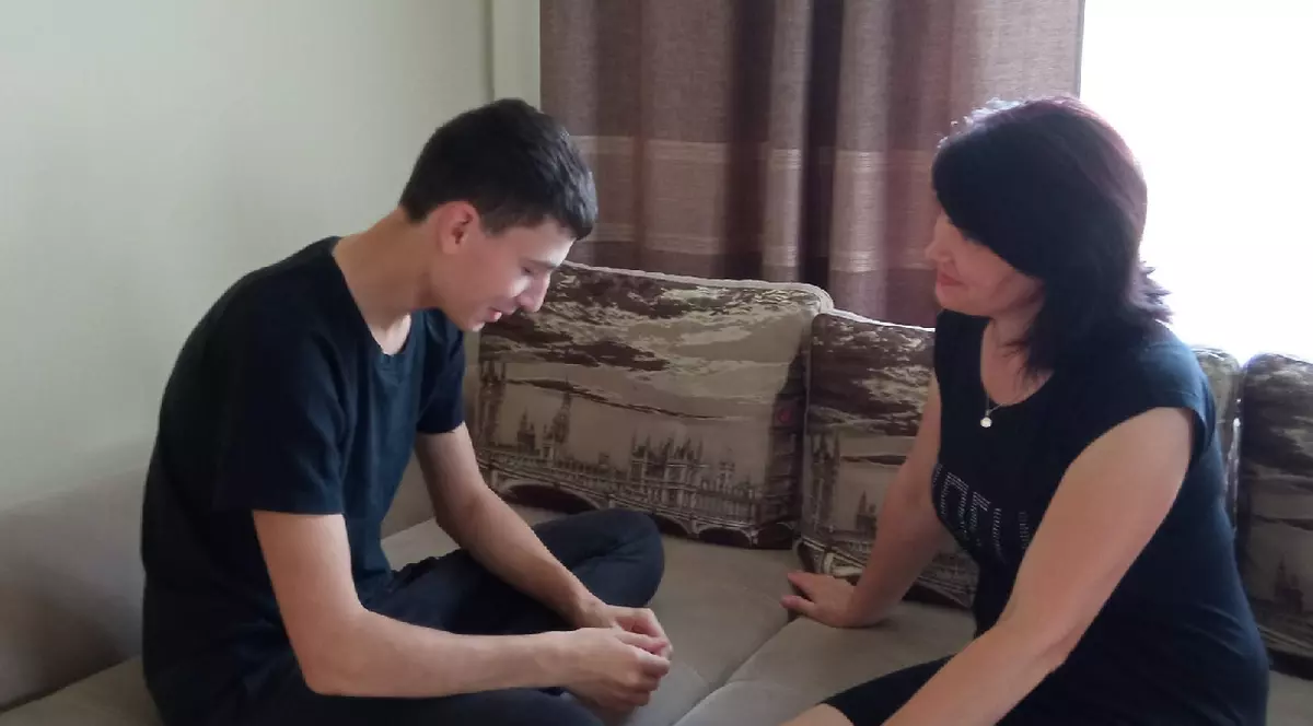 Cum să ai o relație mai bună cu copilul tău adolescent. Lecțiile pe care le primesc mai mulți părinți din Republica Moldova