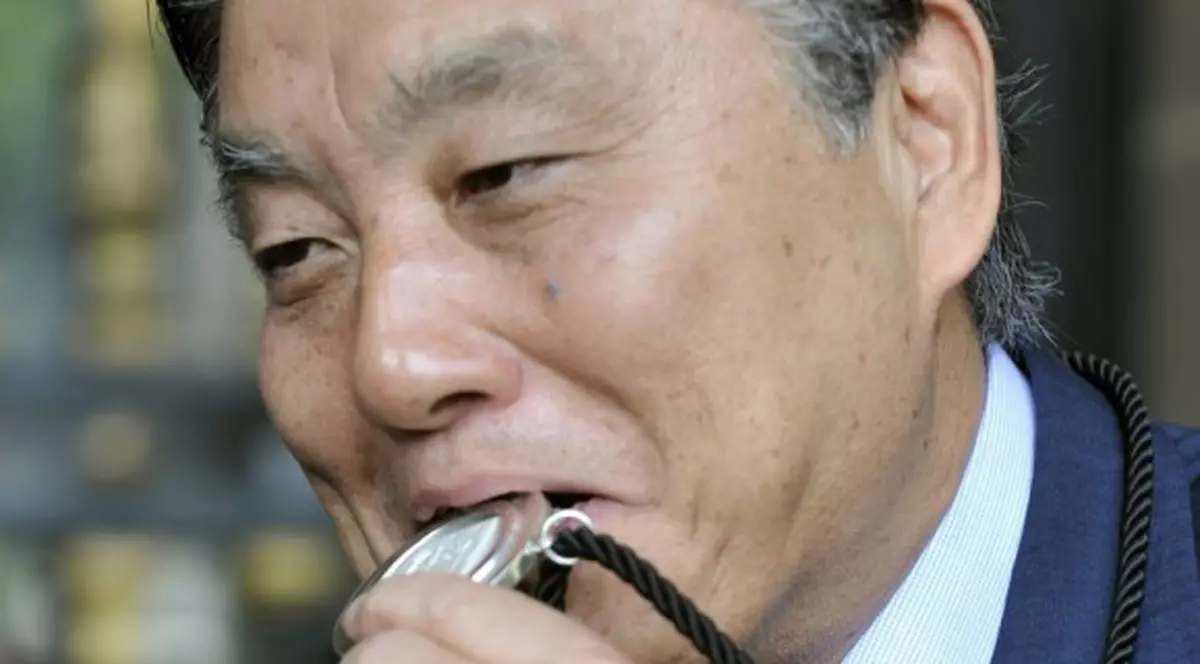 O medalie olimpică de aur de la JO 2020 va fi înlocuită, după ce a fost mușcată de primarul din Nagoya