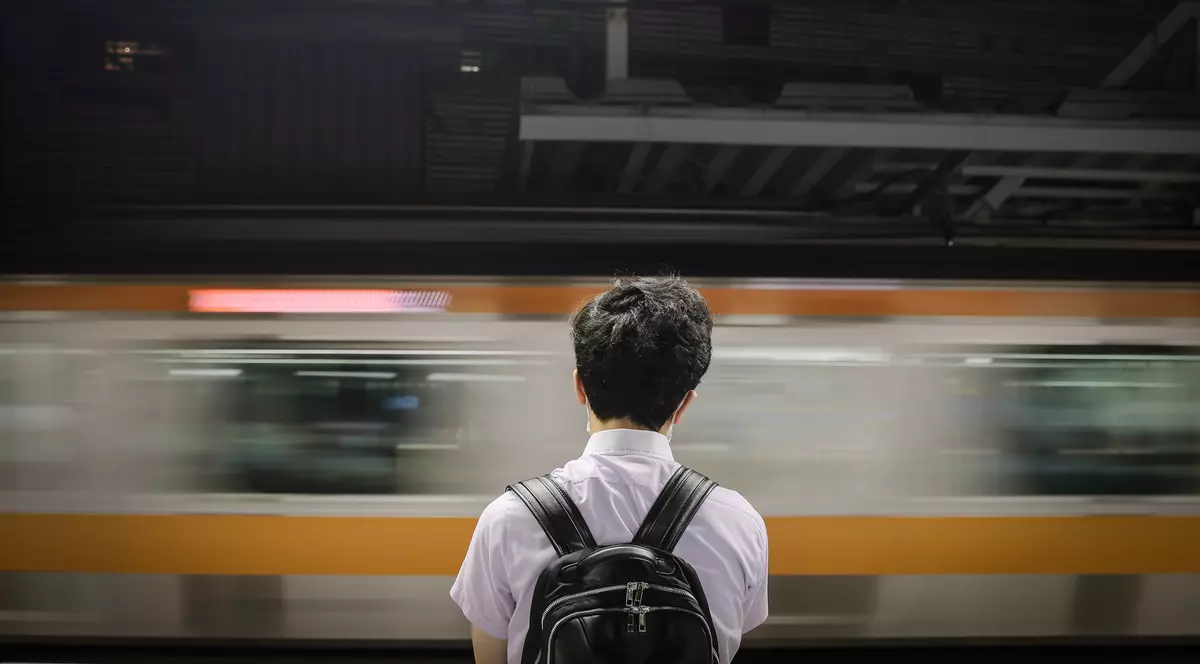 Atac cu cuţitul într-un tren din Tokyo. Cel puțin nouă persoane au fost rănite