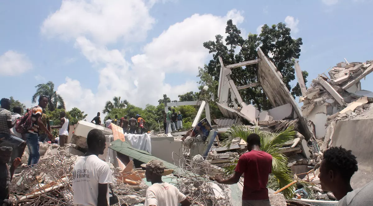 Imaginile dezastrului. Haiti, devastat în urma cutremurului în care au murit peste 700 de oameni