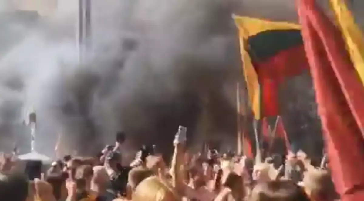 Proteste violente în Lituania, după un plan privind interzicerea accesului persoanelor nevaccinate în autobuze