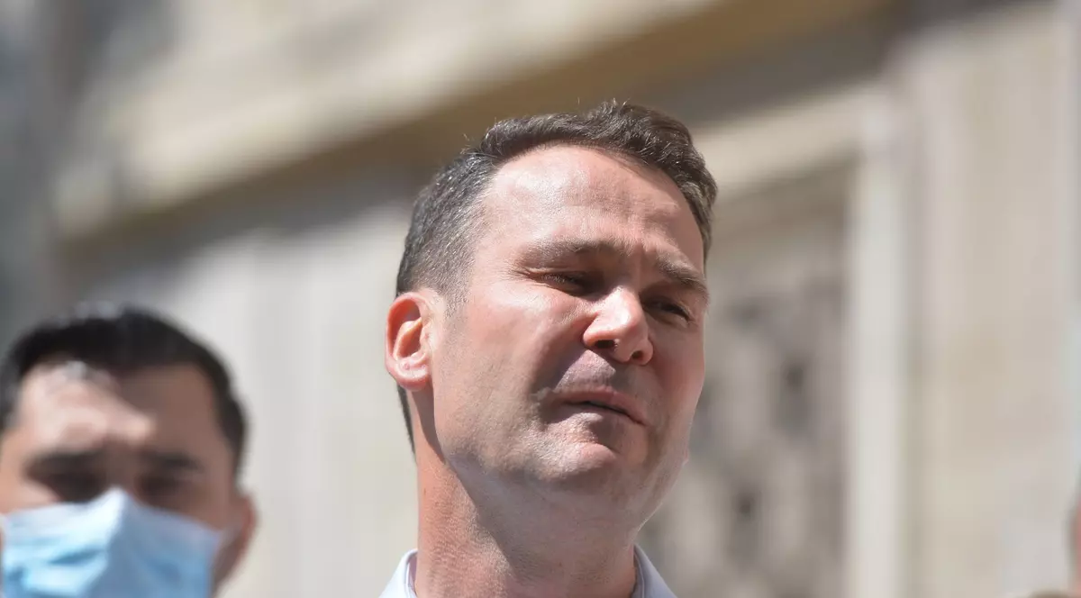 Consilieri ai USR-PLUS au depus plângere la DNA împotriva primarului Robert Negoiță pentru accidentul de la Biblioteca Națională