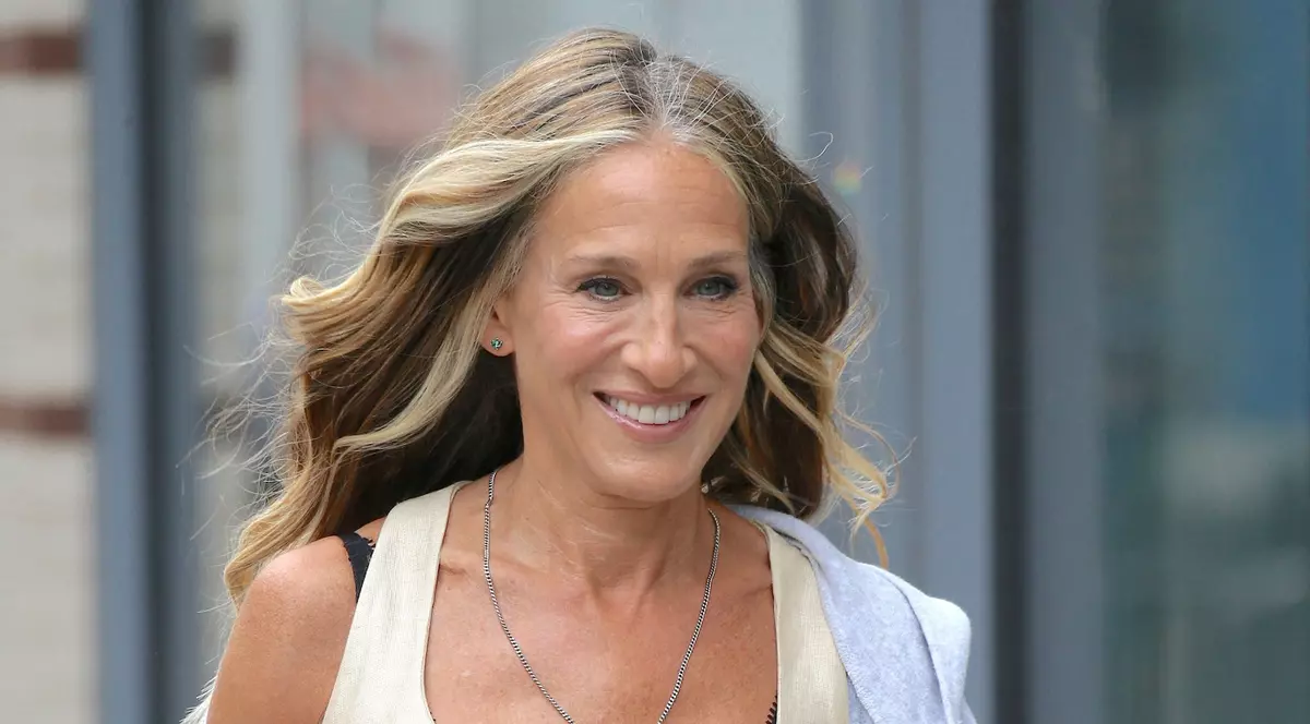 Sarah Jessica Parker, în costum de baie la 56 de ani. A apărut la plajă cu soțul și fiicele lor
