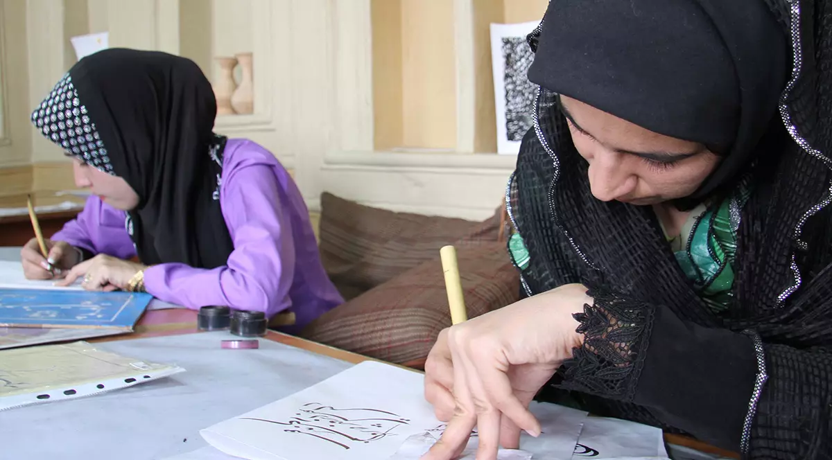 Autorul bestsellerului „Vânătorii de zmeie”, originar din Kabul, face apel la solidaritate: „Nu lăsați milioane de femei afgane să dispară din nou”