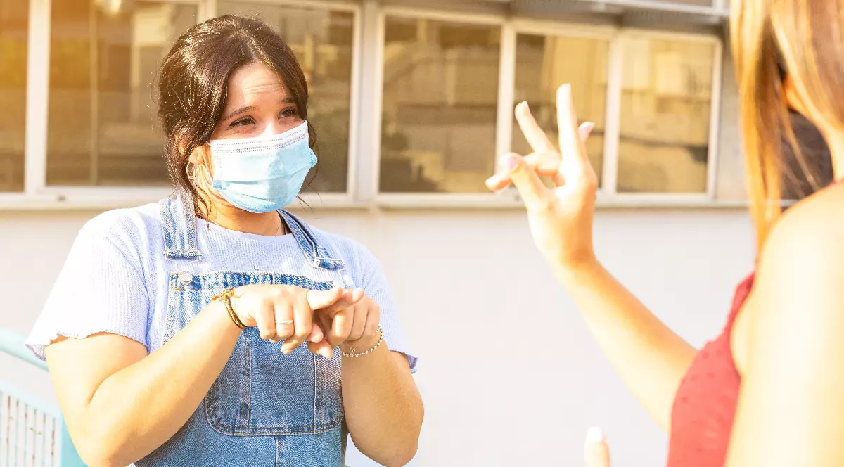 Sub 1% dintre copiii surzi iau bacalaureatul. „Sunt tineri care au dat de patru-cinci ori până au reușit”. Profesorii lor cer subiecte adaptate