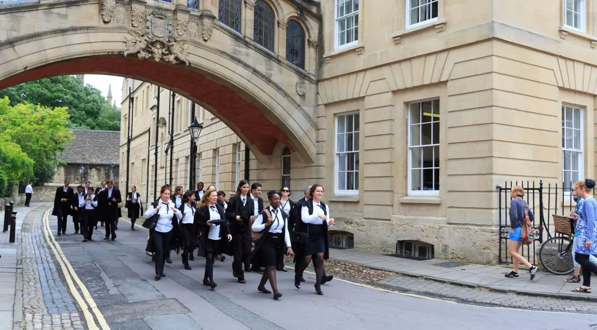 Numărul profesorilor români la universități din Marea Britanie a crescut cu 50% în ultimii cinci ani