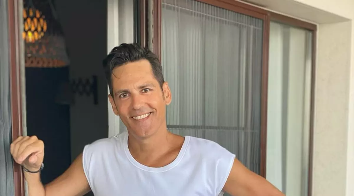 FOTO | Ștefan Bănică jr, surprins pe litoralul bulgăresc. Cum se relaxează în concediu cântărețul